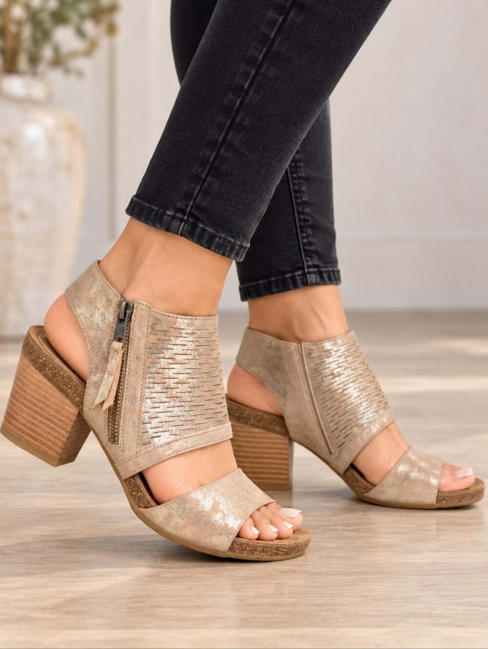 Sofft NEW Milan Y2K Boho Revival Gold Shimmer Stacked Block Heel Sandals 8M